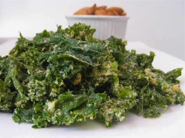 Raw Vegan Garlic Kale Chips